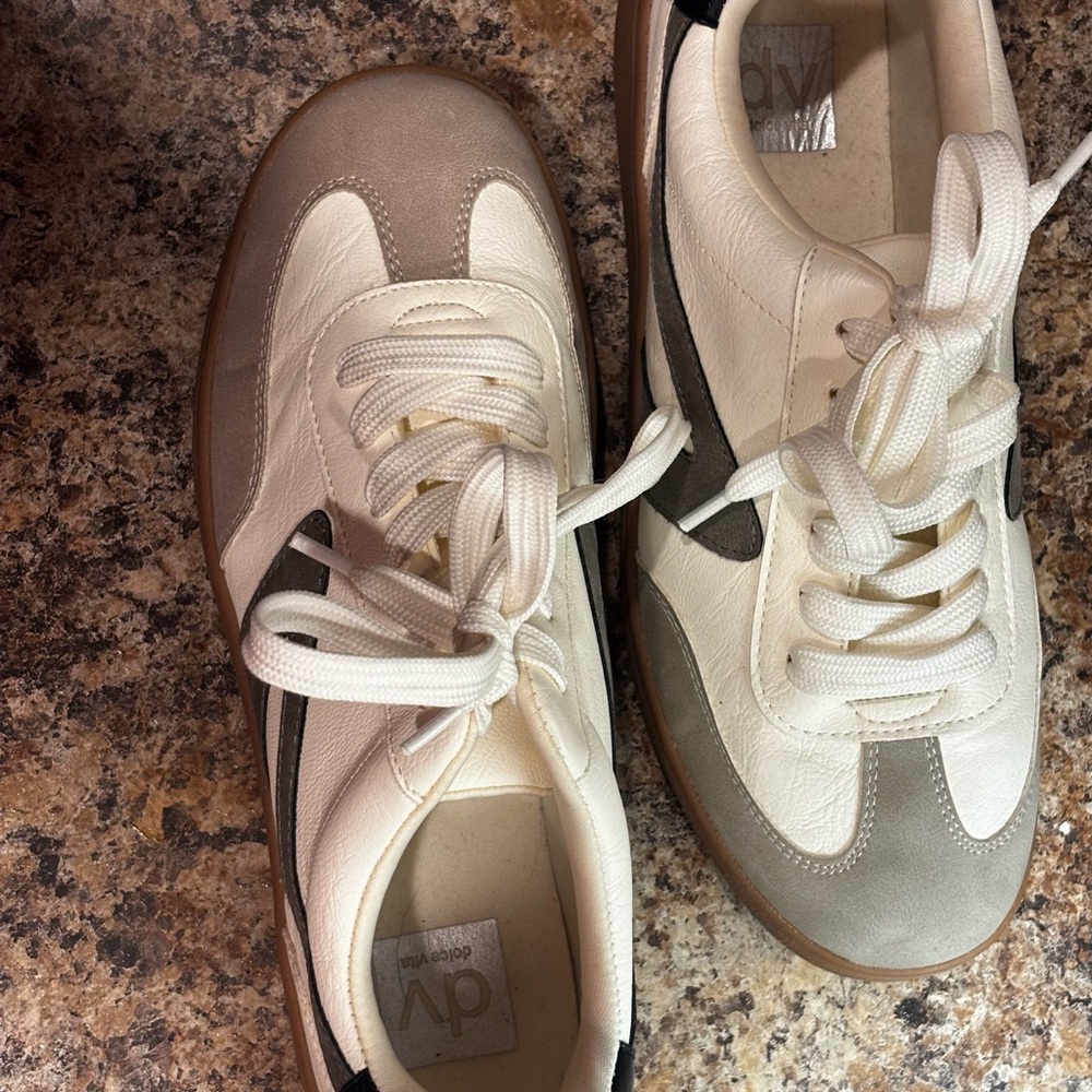 DV by Dolce Vita Valet Sneakers Women’s 7.5 Grey Colorblock Gum Sole - Picture 2 of 15